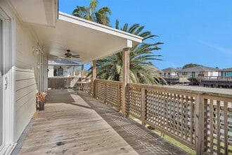 Building Photo - 539 Pompano St