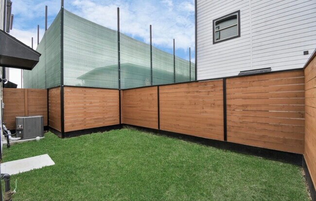 Foto del edificio - 2335 Eagle St