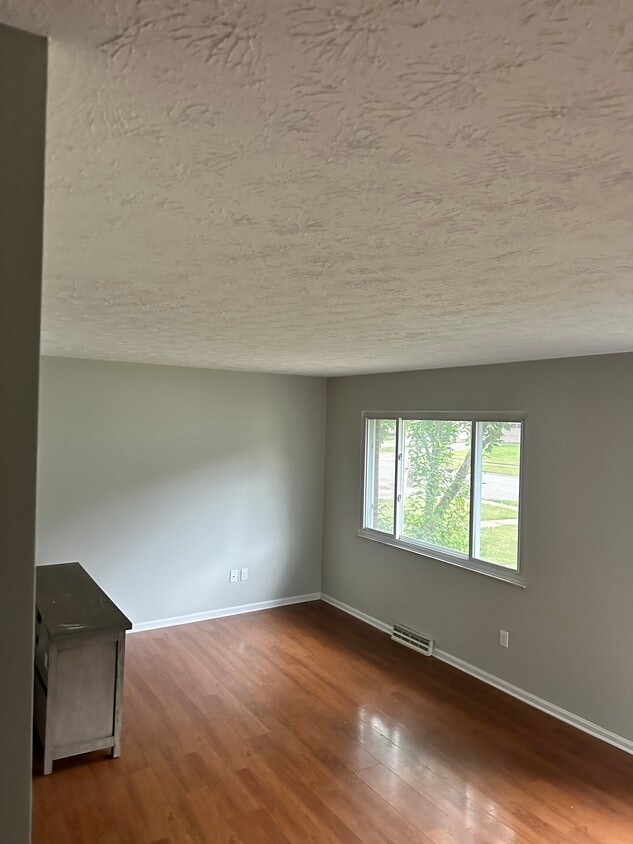 Primary Photo - 2578 Montclair Ave