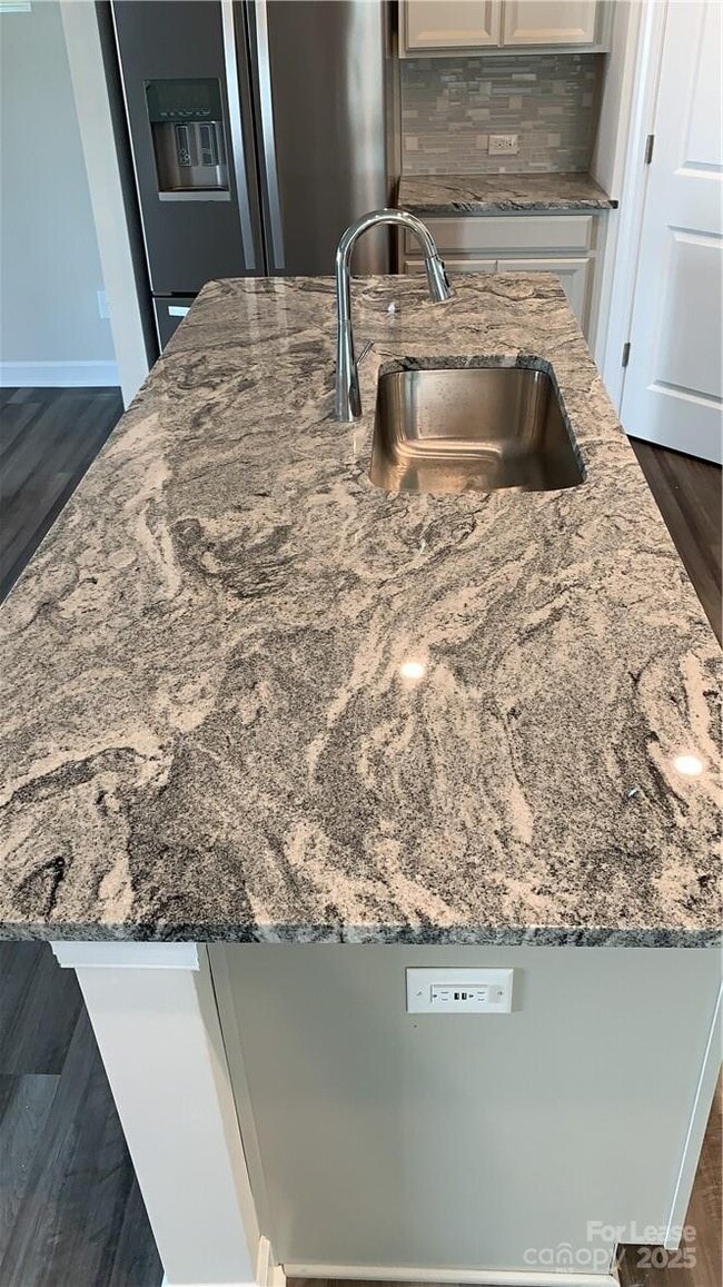 Foto del edificio - 11925 Silverheel Ln