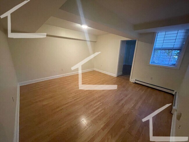 Building Photo - 3 Bedroom