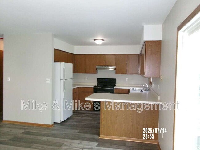 Foto del edificio - 3365 S 113th St