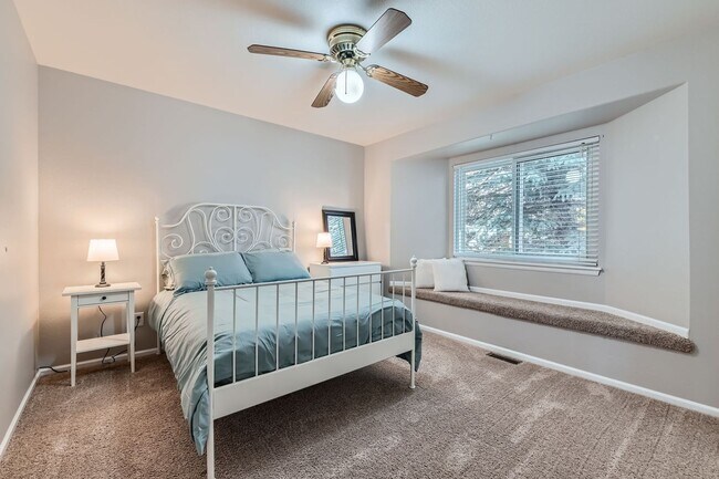 Building Photo - Stunning 4 BDR Fully Furnished Home in Broomfield