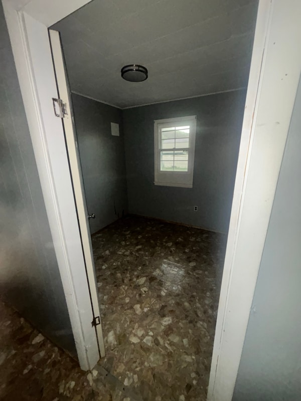 Building Photo - 12 Green Acres Dr