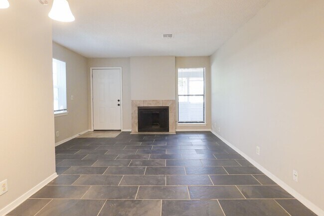 Foto del edificio - Charming 1 Bed/ 1 Bath Condo in South Tulsa!