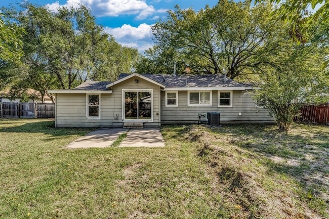 Foto del edificio - Charming 3 bedroom 2 Bathroom Home