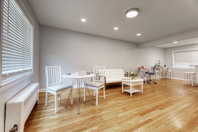 huge gorgeous living room, beautiful hardwood floors - 358 Esplanade
