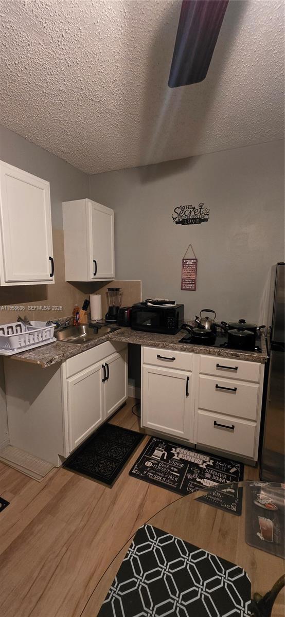 Building Photo - 2648 Bahama Dr