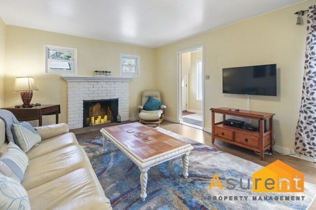 Building Photo - Great Unit Available Now!