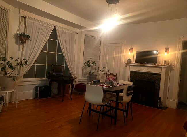 Foto del edificio - 2247 North Summit Avenue