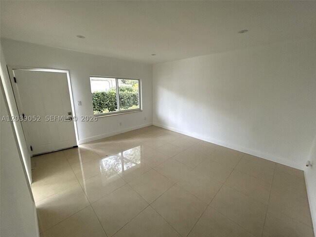 Foto del edificio - 1530 NE 110th St