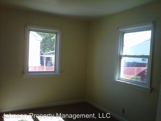 Building Photo - 108 E Hoffman Ave