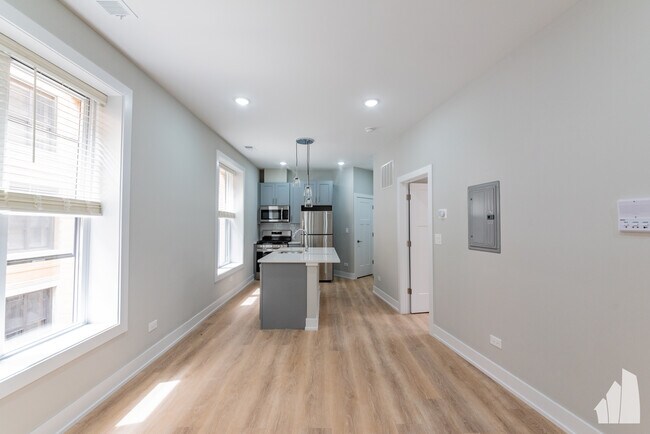 Building Photo - 419 W Belden Ave