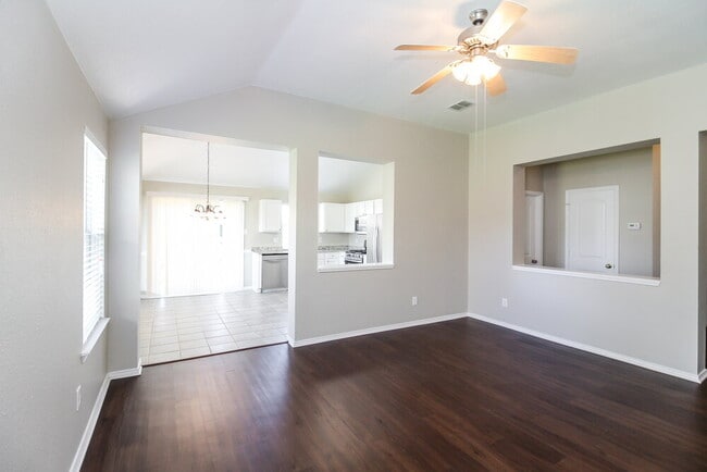 Building Photo - 709 Gillon Dr