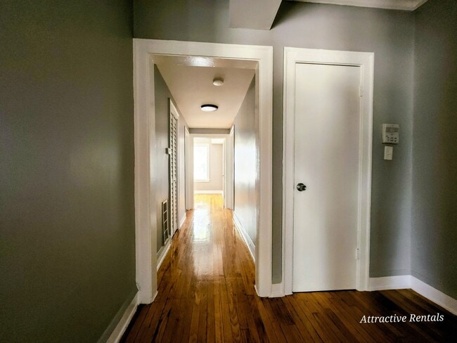 Photo - 1615 W 78th St (Chicago, IL) Apartment