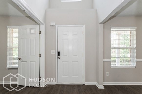 Foto del edificio - SELF TOUR NOW! - 1506 Locomotive Dr NE, Co...