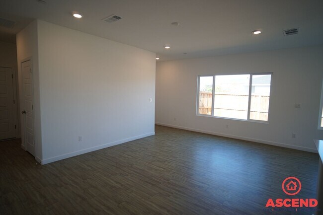 Building Photo - Charming Home in Gossamer Grove