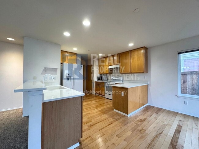 Foto del edificio - Charming 3-Bed, 2.5-Bath DuPont Home Near JBLM!