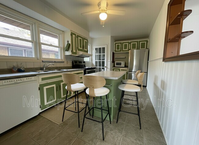 Photo du bâtiment - 272 Upper Paradise Rd