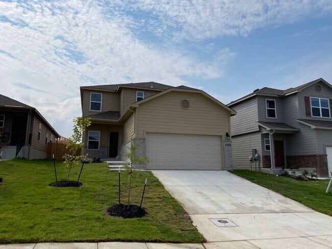 Building Photo - Prize-Winning Special! | $500 Move-In Credit + Beautiful 4-Bed, 2.5-Bath Home in Saint Hedwig