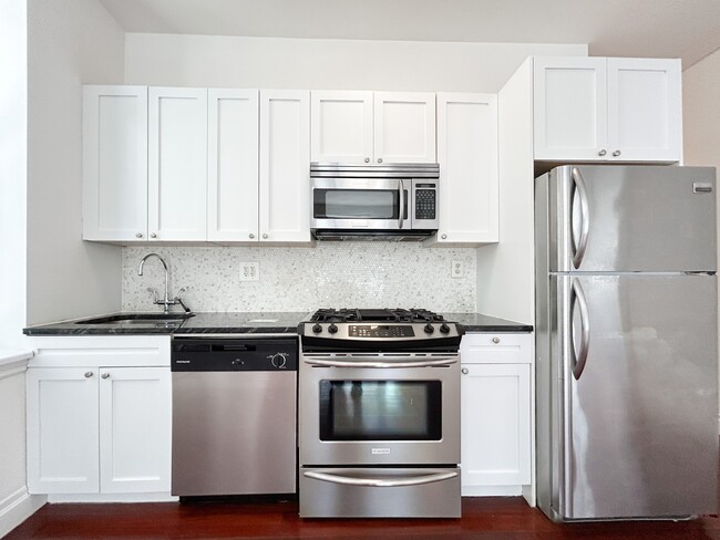 Building Photo - 605 W 137th St