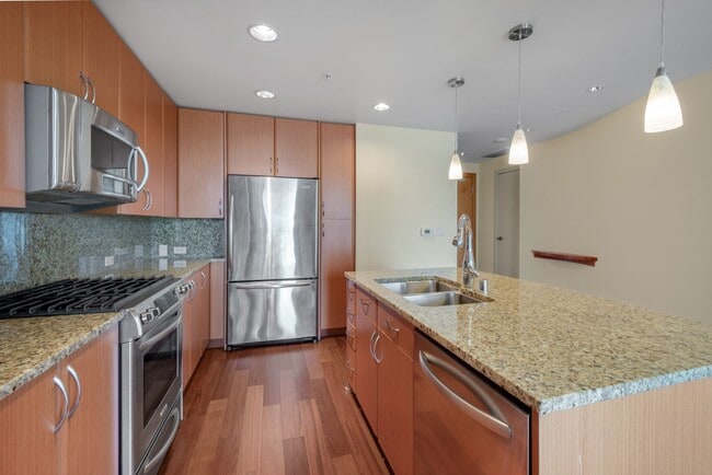 Building Photo - 1/bd/1.5ba Bellevue Condo