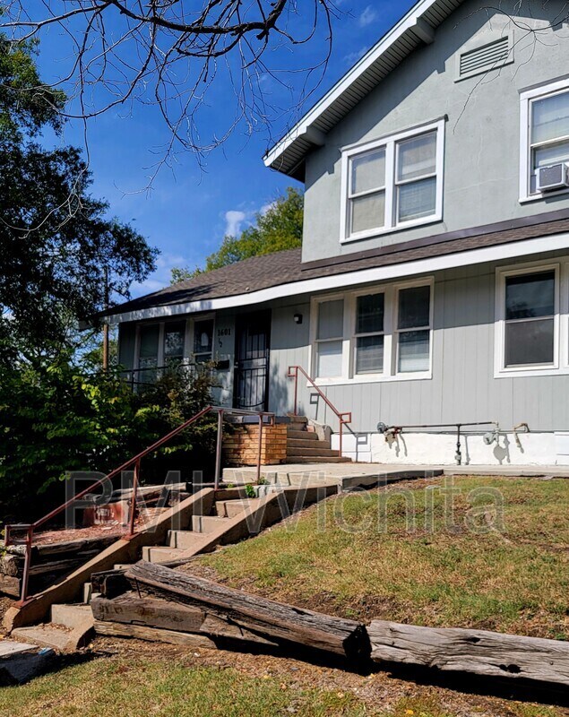 1601 1/2 N Hillside St, Wichita, KS 67214 Condo for Rent in Wichita