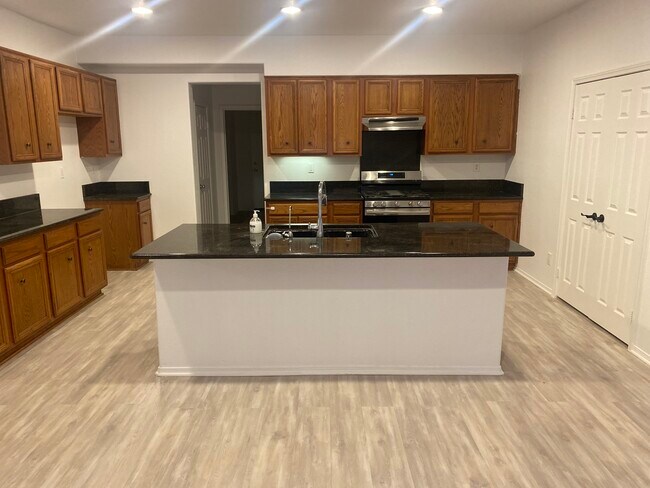 Foto del edificio - 102 Elderberry Ct