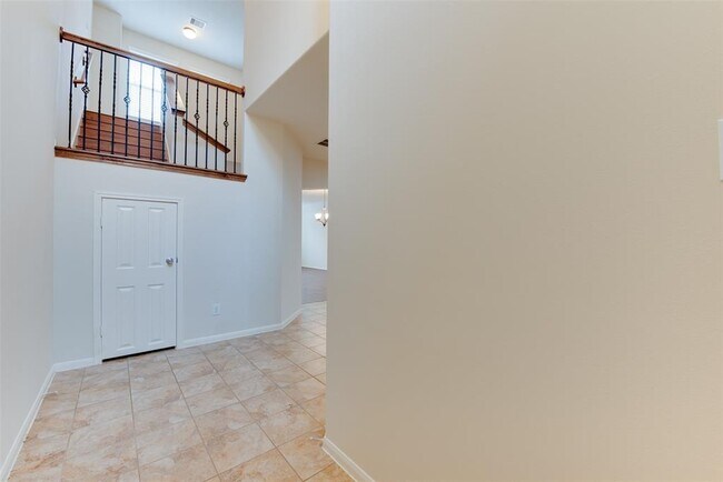 Building Photo - 13023 Jasmine Park Ln