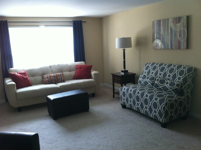 Large LR - 20 Guilford Ln
