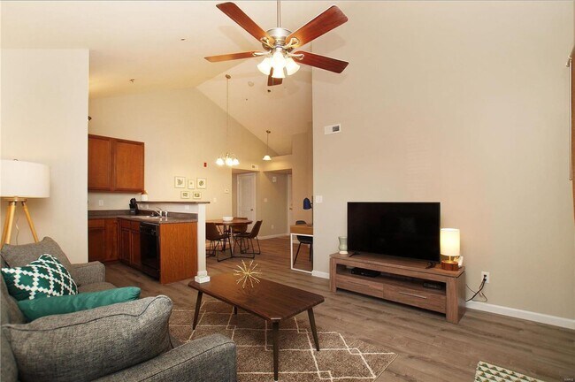 Building Photo - Spacious Top Floor Condo in Desirable O'Fa...