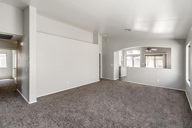 Foto del edificio - 1478 E 10th Pl