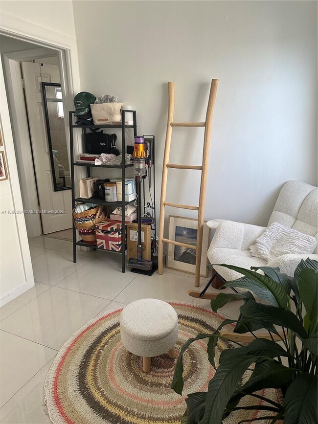 Foto del edificio - 10250 W Bay Harbor Dr