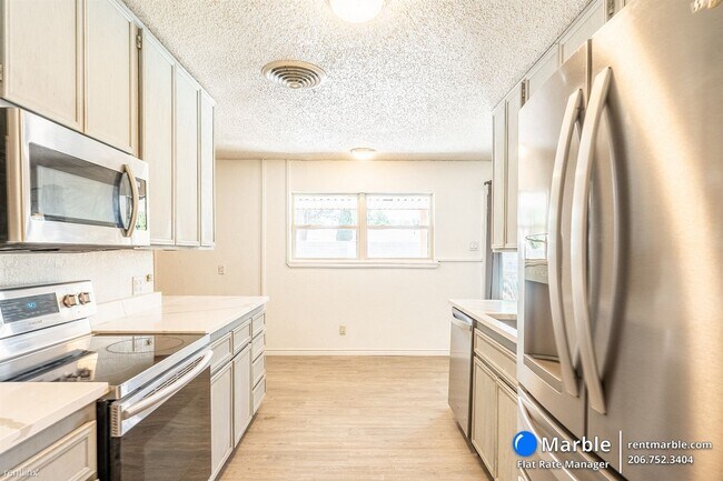 Building Photo - 4 br, 2 bath House - 1616 Ventura Ave