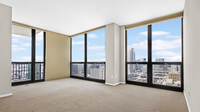Building Photo - 210 S Desplaines St