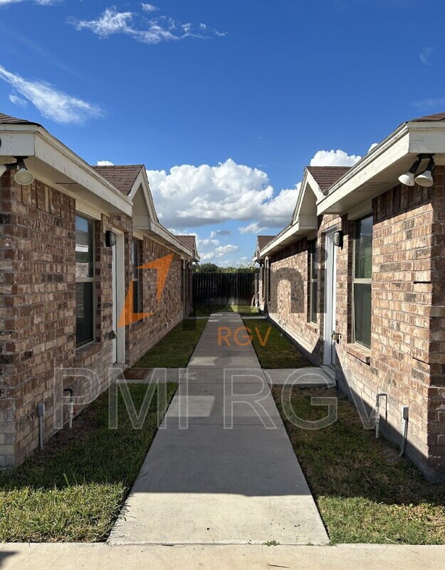 Building Photo - 3007 Linda Vista St