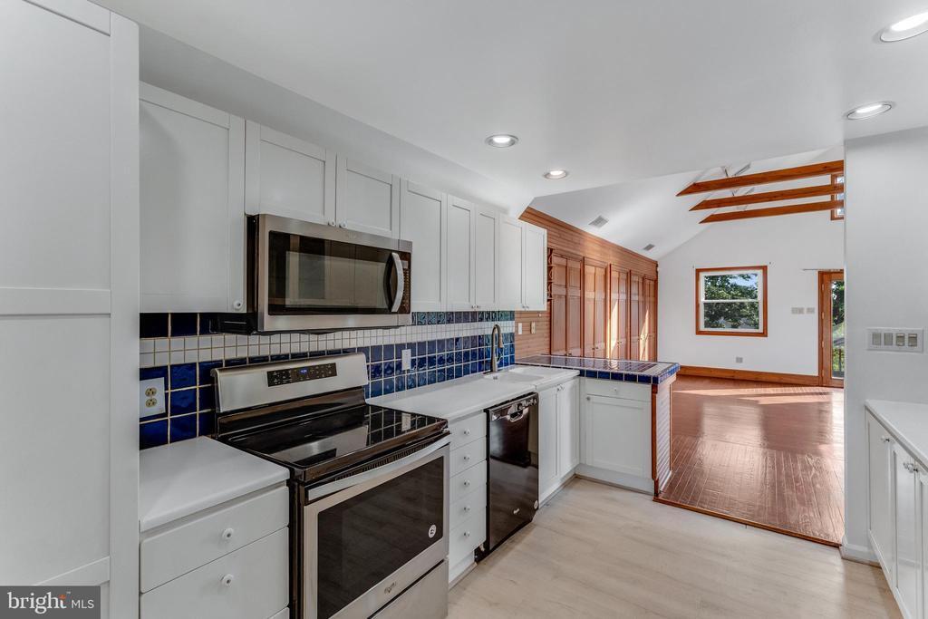 Primary Photo - 100 W Brown St