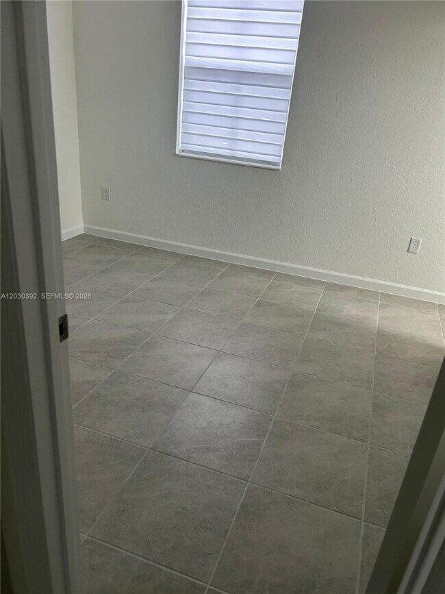 Foto del edificio - 2582 SE 29th St