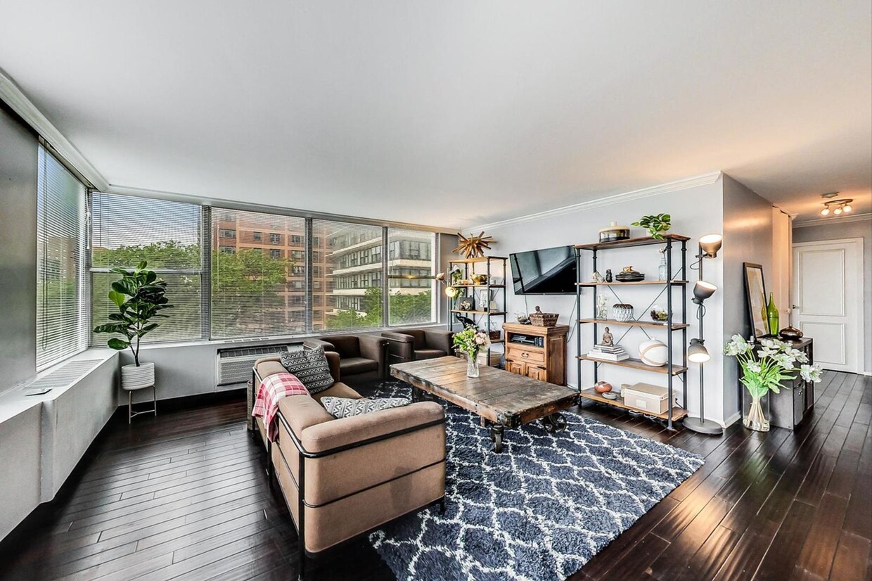 Foto principal - 5757 N Sheridan Rd