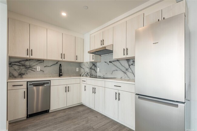 Foto del edificio - 30-43-43 31st St