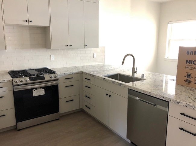 Kitchen - 603 W Anapamu St