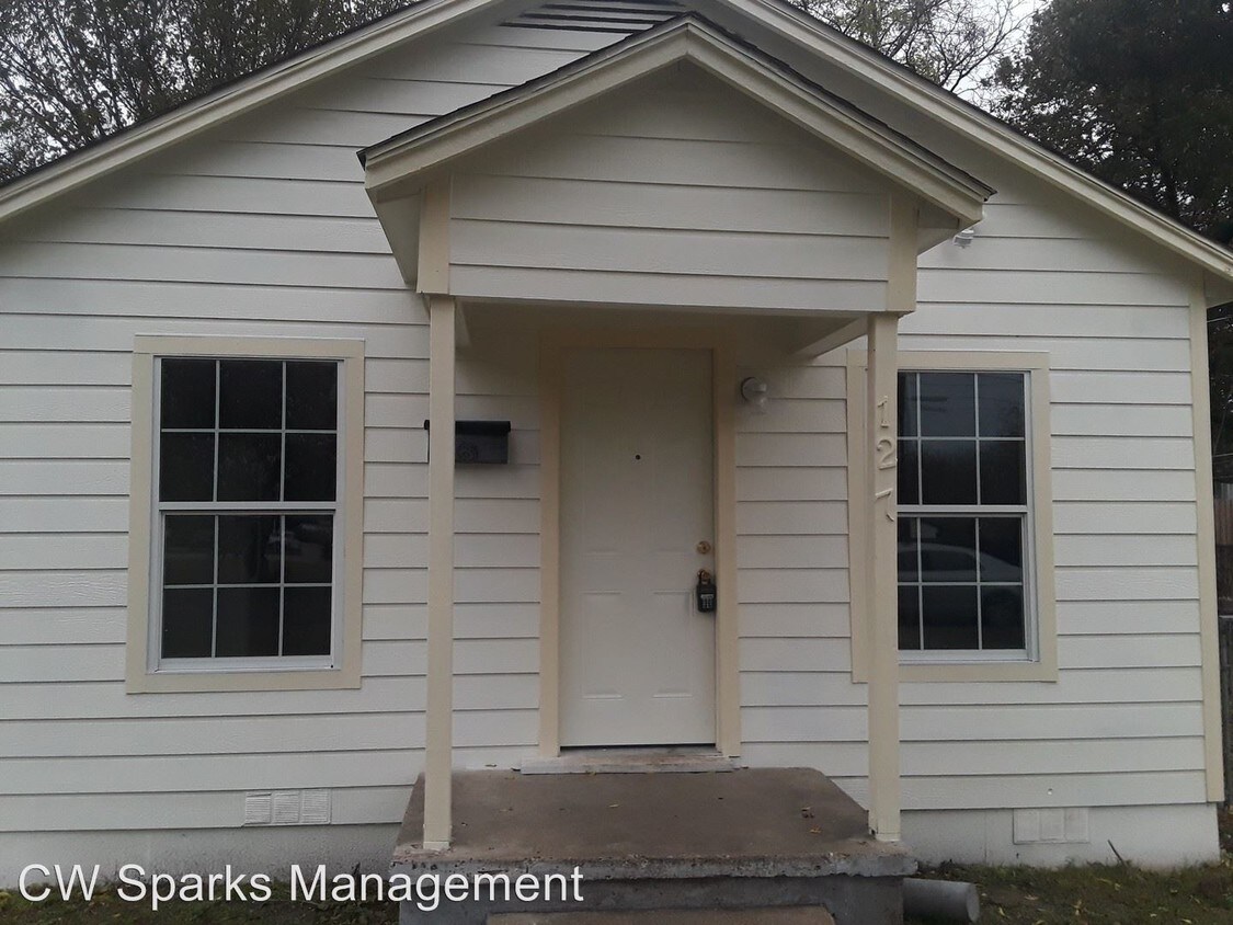 127 W Avenue A, Garland, TX 75040 Condo for Rent in Garland, TX