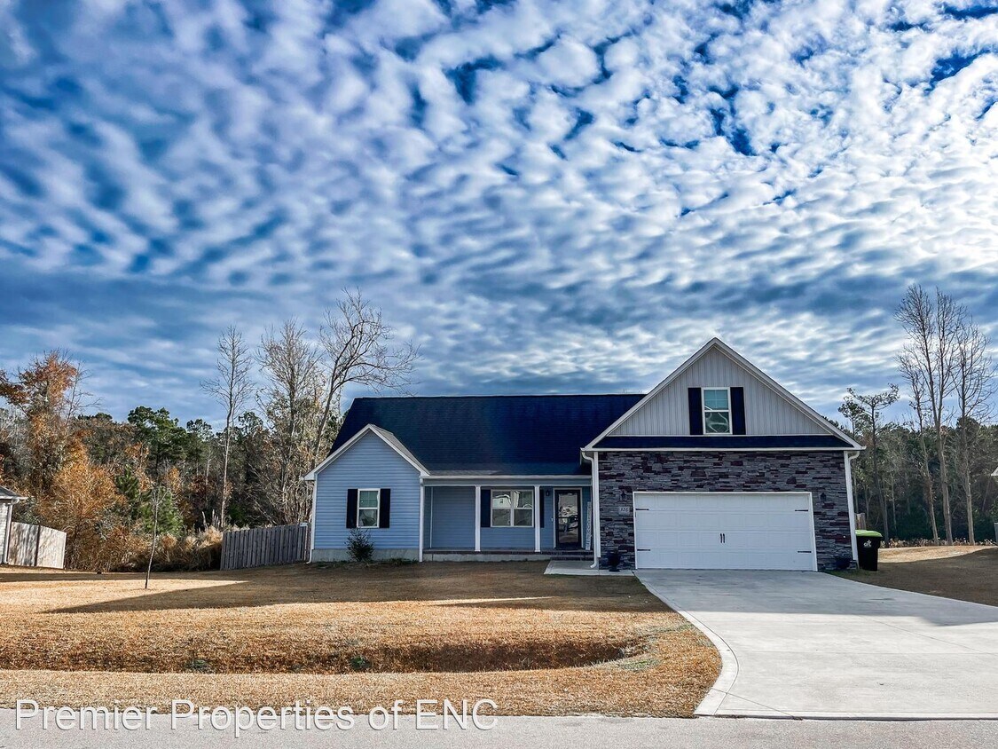 3 br, 2 bath House 326 White Dove Drive House Rental in Hubert, NC