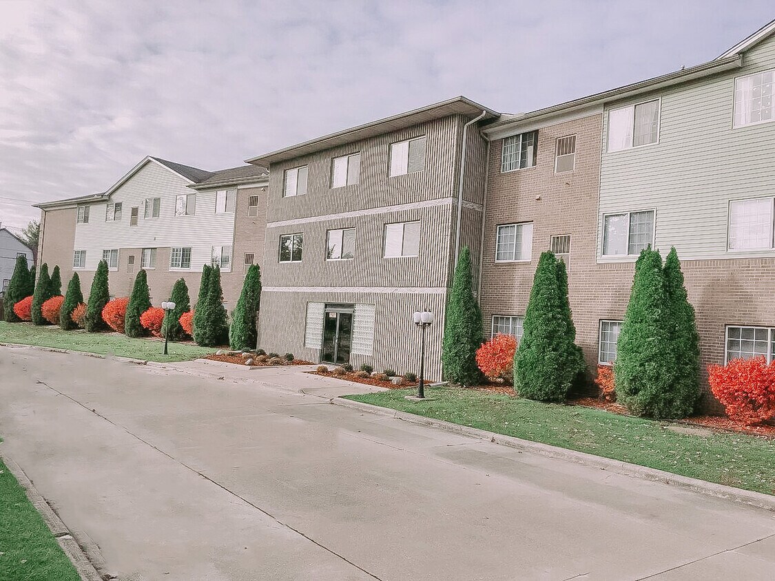 Huron River Wyandotte Apartments Apartments in Wyandotte, MI