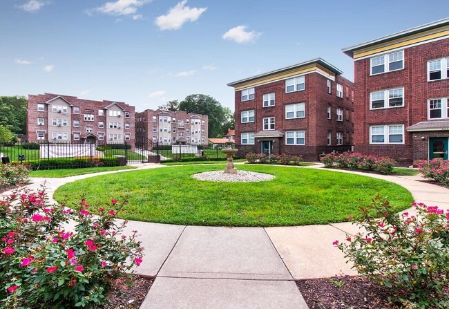 Foto del edificio - Roanoke Court Apartments