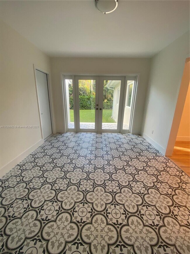 Building Photo - 4905 Riviera Dr