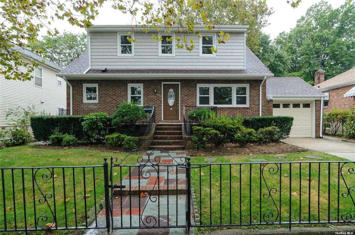 Primary Photo - 27 Marwood Rd N