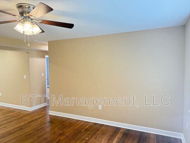 Foto del edificio - 8804 Bradford Rd