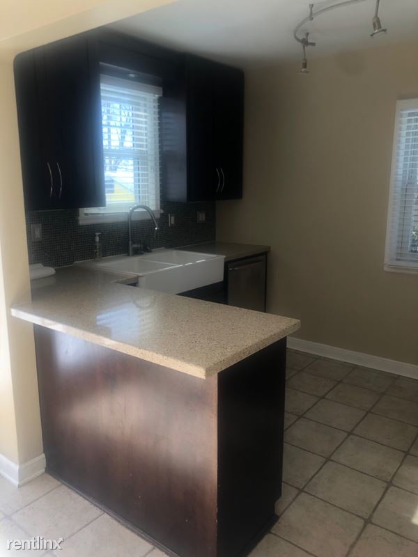 Building Photo - 3 br, 1 bath House - 3927 Reservoir Blvd