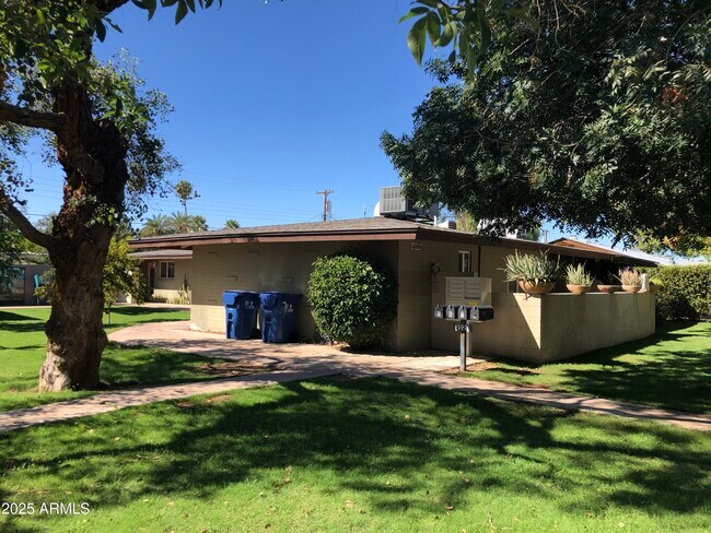 Foto del edificio - 2020 S Granada Dr